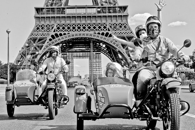 classic-vintage-tour-on-sidecar-motorcycle-ural-1