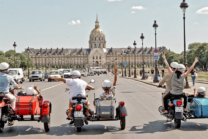 classic-vintage-tour-on-sidecar-motorcycle-ural-3