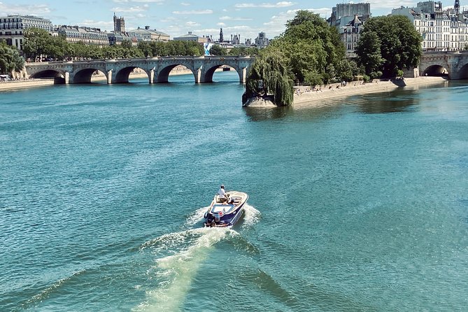 private-boat-cruise-in-paris-3