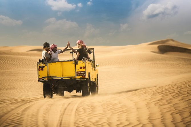 private-vintage-land-rover-heritage-desert-safari-4